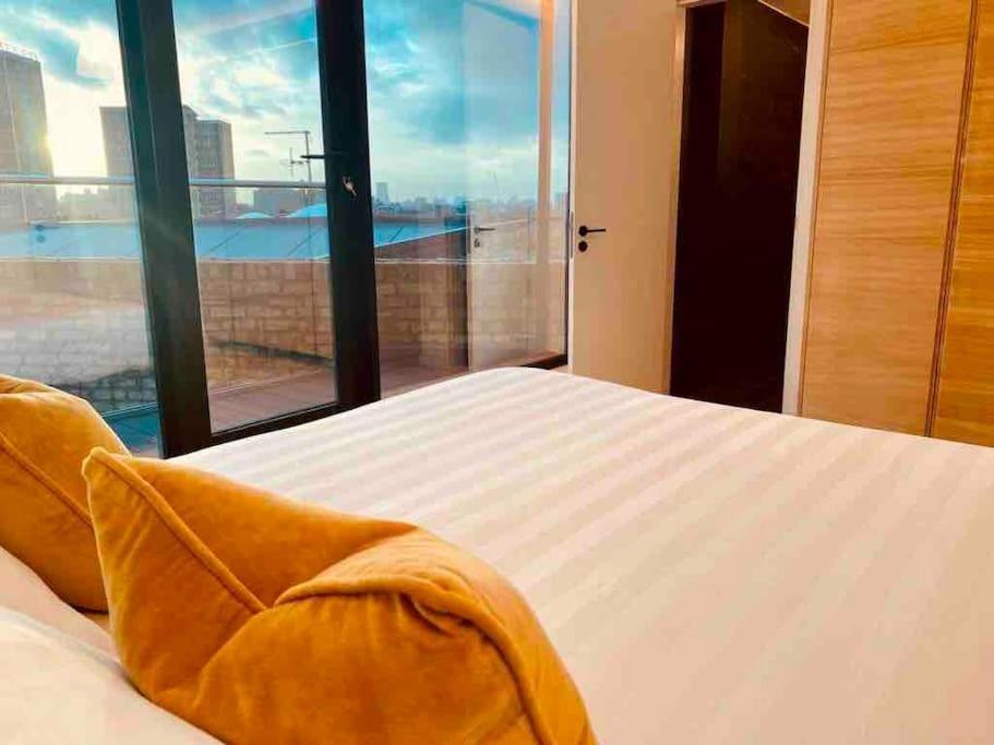 Апартаменты Large 3 Bed 3 Bathrooms Penthouse With Terrace And Views In *