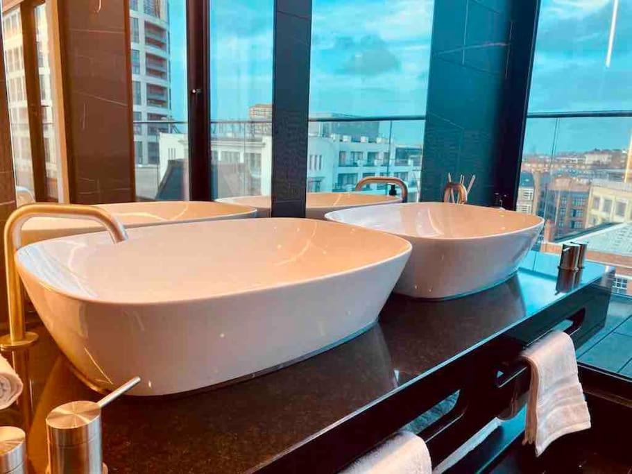 Large 3 Bed 3 Bathrooms Penthouse With Terrace And Views In Лондон