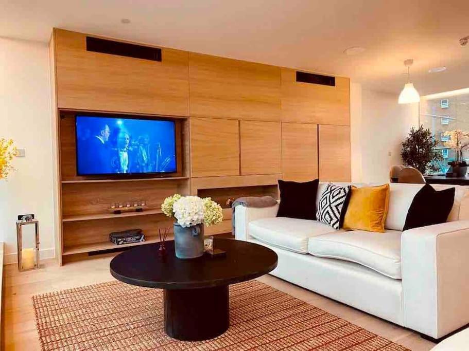 Апартаменты Large 3 Bed 3 Bathrooms Penthouse With Terrace And Views In Лондон