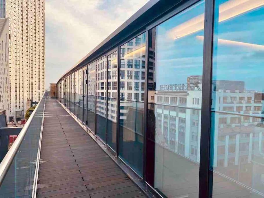 Large 3 Bed 3 Bathrooms Penthouse With Terrace And Views In Апартаменты Лондон