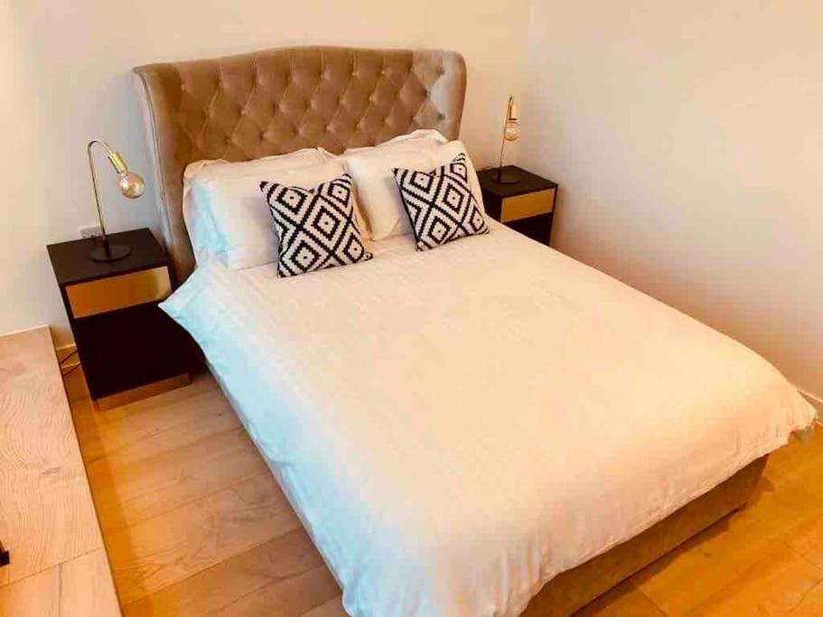 Апартаменты Large 3 Bed 3 Bathrooms Penthouse With Terrace And Views In Лондон