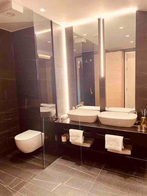 Апартаменты Large 3 Bed 3 Bathrooms Penthouse With Terrace And Views In