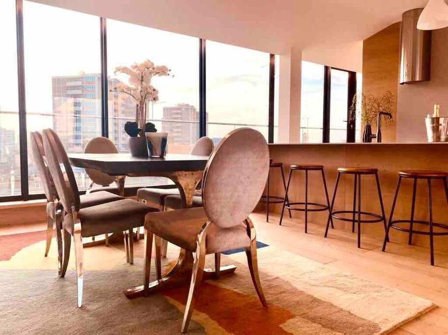 Large 3 Bed 3 Bathrooms Penthouse With Terrace And Views In Апартаменты Лондон
